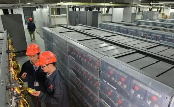鉛酸蓄電池如何加水來延長電池蓄電能力，需要注意哪些細節？